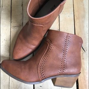 Just Fab camel booties